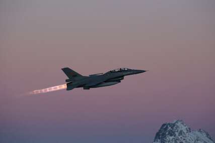Vojni avion F -16