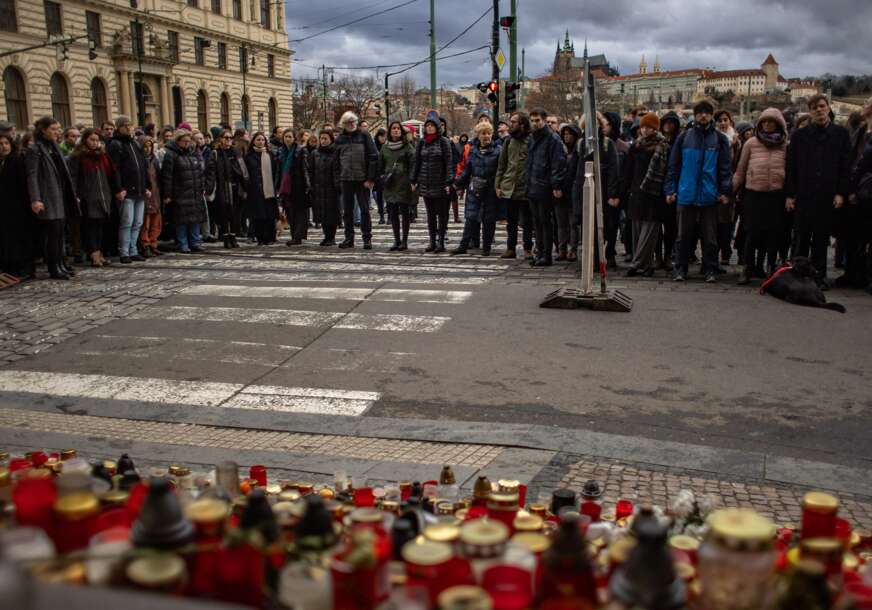 Pomen ubijenim u masovnoj pucnjavi u Pragu