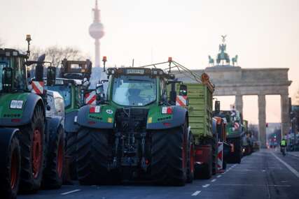 (VIDEO) Traktori će blokirati Berlin: Zatvoren centar grada zbog velikih demonstracija poljoprivrednika