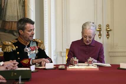 (FOTO) DANSKA DOBILA KRALJA Margareta Druga potpisala abdikaciju nakon 52 godine, na presto stupio Frederik Deseti