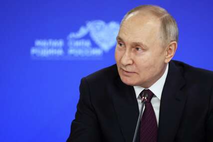 (FOTO) Prva slika sa Putinom: Taker Karlson zapalio društvene mreže objavom