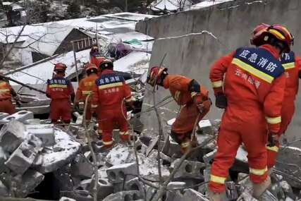 (FOTO) Nesreća u Kini: Klizište zatrpalo 47 ljudi, spasioci traže žrtve