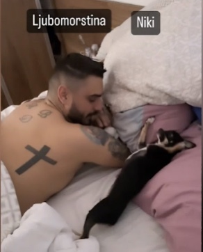 Darko Lazić u krevetu