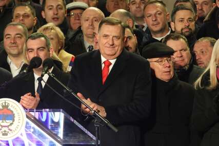 “Neka živi Republika Srpska, neka živi Srbija” Milorad Dodik se obratio na svečanom defileu
