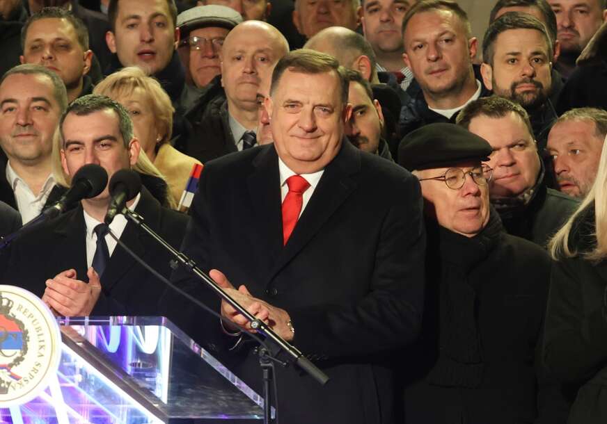 “Neka živi Republika Srpska, neka živi Srbija” Milorad Dodik se obratio na svečanom defileu