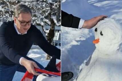 Aleksandar Vučić pravi snješka 