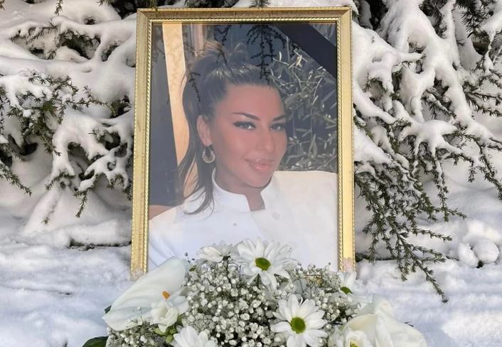 Potez djevojaka rasplakao ljude: Drugarice na sahrani Andrijane Lazić nosile simbolične bijele majice