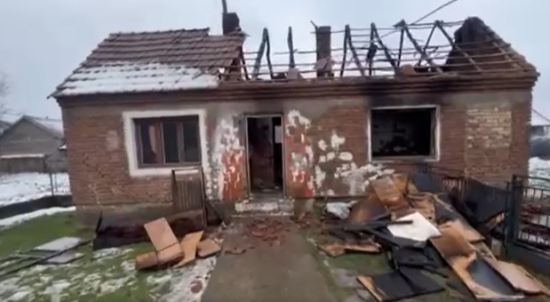 (VIDEO, FOTO) Otac i sin izgubili kuću tokom požara: Potrebna im je pomoć humanih ljudi
