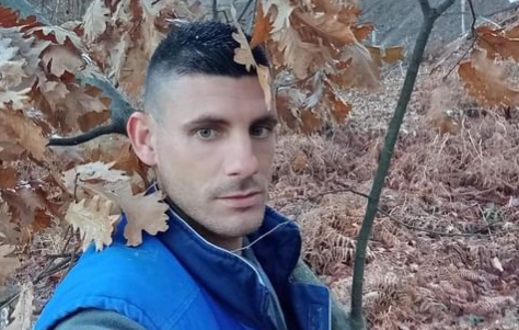 (FOTO) "Svi su je zaboravili ali ne i on" Boki Munja se svake godine sjeti bake Milke i odnese joj badnjak, a zauzvrat traži samo ovo
