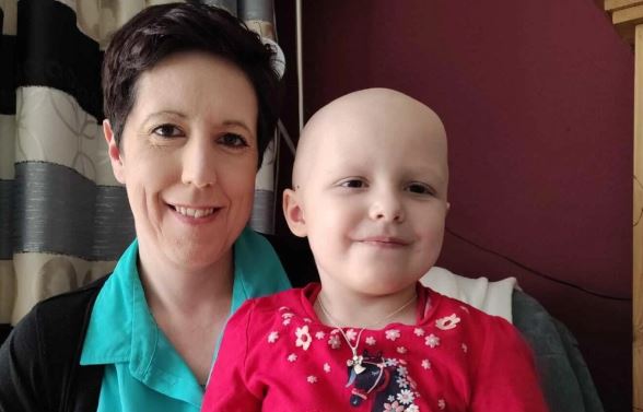 Danijela sa kćerkicom koja boluje od leukemije