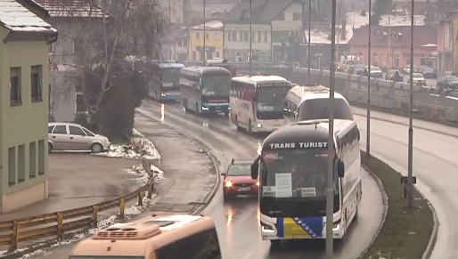 Defile vozača i automehaničara u Tuzli