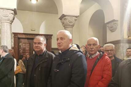 (FOTO) "Veče proveli sa našim sugrađanima u molitvi" Borenović i Ivanić prisustvovali večernjem bogosluženju u hramu Hrista Spasitelja u Banjaluci