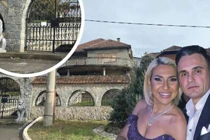 (VIDEO, FOTO) "Dvorac" opasan visokom ogradom od kamena: Ovo je kuća dečka biznismena Jovane Jeremić, ispred kapije 2 VELIKA GIPSANA LAVA
