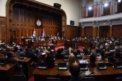 Stara koalicija, nove tenzije i TAJNA TAKTIKA OPOZICIJE: Danas konstitutivna sjednica Narodne skupštine Srbije