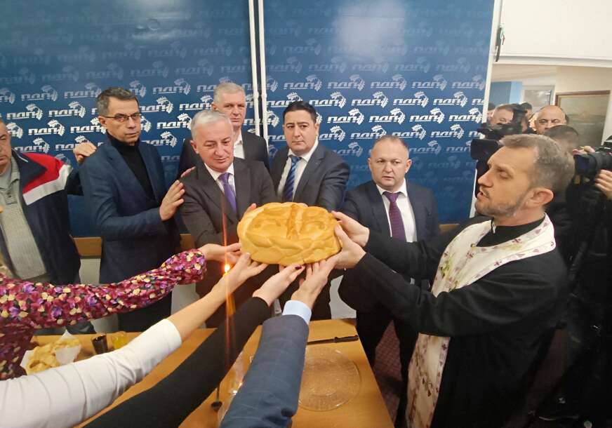 (FOTO) „Ovo je godina u kojoj treba da praštamo“ Borenović na slavi Gradskog odbora PDP Bijeljina