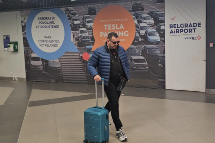 (VIDEO) Peđa Medenica bježao od kamera nakon skandala sa Jovanom: Pjevač ide pognute glave, evo šta kaže o aferi sa rijaliti učesnicom