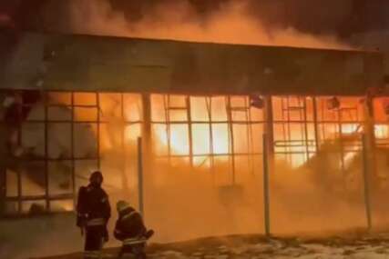 Požar u fabrici u Moskvi