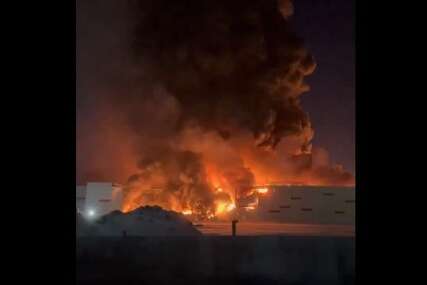požar u fabrici u Sankt Peterburgu 