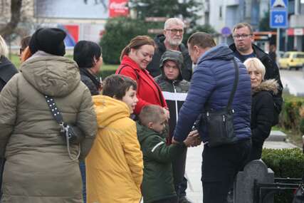 PROTEST NASTAVLJEN I DANAS Roditelji djece sa poteškoćama u razvoju Stanivukovića nazvali LOPOVOM, najavili ulaz u Gradsku upravu