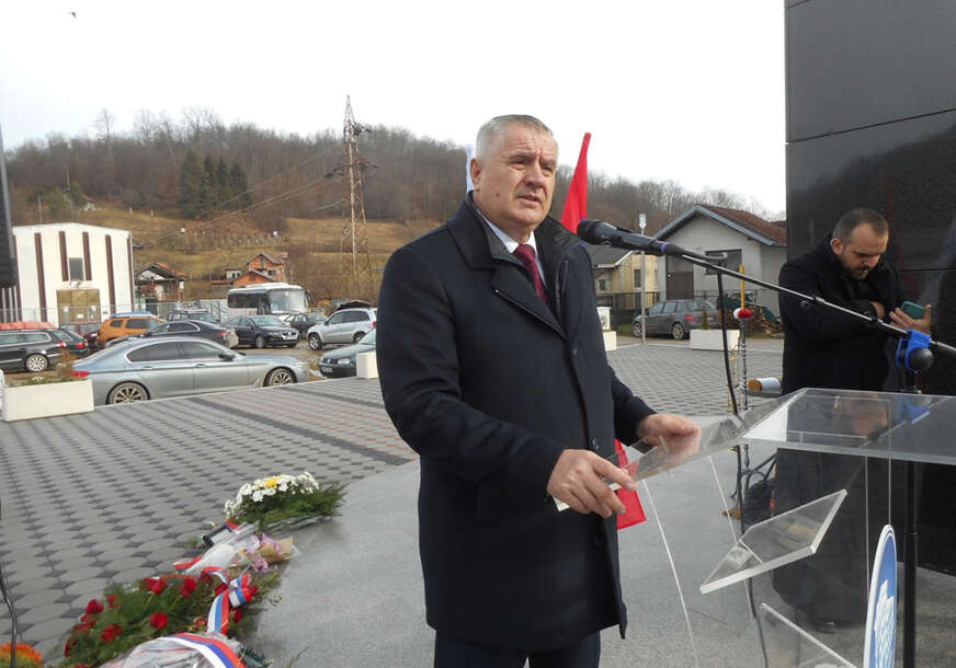 “Obavezuje nas 23.000 poginulih za Srpsku” Parastos za srpske žrtve u Kravici kod Bratunca