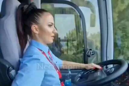 Žena vozi autobus