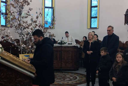 Željka Cvijanović u crkvi na Badnji dan