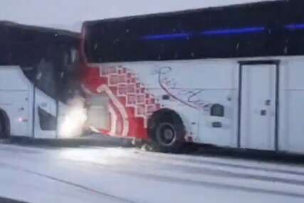 (VIDEO) Jeziva nesreća u Turskoj: Ima mrtvih u lančanom sudaru 2 autobusa i kamiona