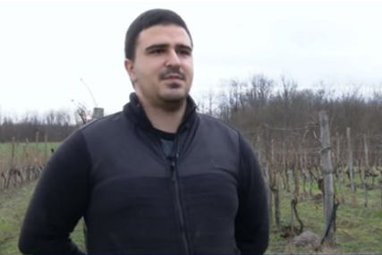 (VIDEO) "Ljepše je kod svoje kuće nego u tuđini" Semberac Vasilije Lalović vratio se u zavičaj, uzgaja vinovu lozu