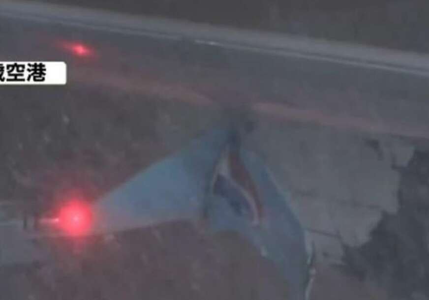 (VIDEO, FOTO) Putnici u šoku: Dva aviona se sudarila na pisti