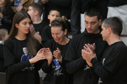 (VIDEO, FOTO) Scene od kojih duša boli: Porodica Dejana Milojevića u suzama, supruga Nataša se u potpunosti emotivno slomila poslije jednog snimka