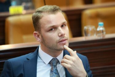 (VIDEO) "Koja donese najviše sigurnih glasova, TU ŽENIM" Stanivuković ispunio mnoga obećanja, ali ŽENIDBU će odgoditi za naredni mandat