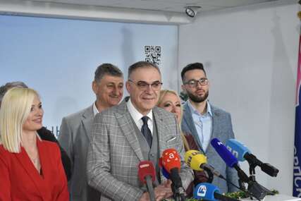 (FOTO) “Centralizacija izborne krađe u SNSD” Miličević o izbornom zakonu, Šmitu, huliganima i 9. januaru