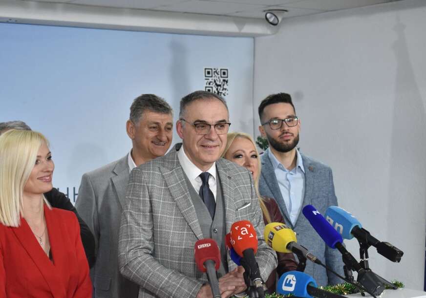 (FOTO) “Centralizacija izborne krađe u SNSD” Miličević o izbornom zakonu, Šmitu, huliganima i 9. januaru