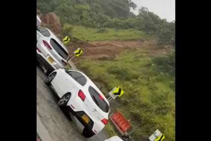 (VIDEO) Uznemirujuće scene iz Kolumbije: Klizište sručilo brdo na cestu, POGINULO 18 OSOBA