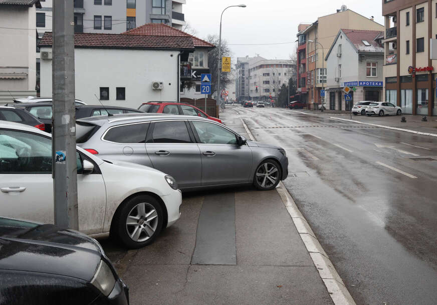 parkiranje na trotoaru 