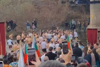 Plivanje za časni krst u Bugarskoj
