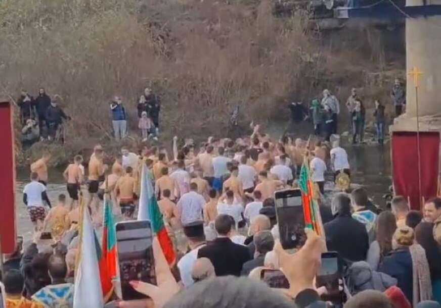Plivanje za časni krst u Bugarskoj