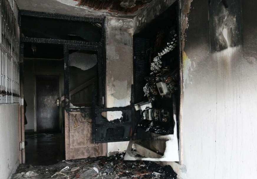 (FOTO) "Nismo smjeli vrata da otvorimo" Prve fotografije stravičnog požara u stambenoj zgradi, dijelovi hodnika se OBRUŠAVAJU