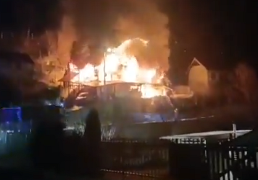 (VIDEO) TRAGEDIJA U SARAJEVU U eksploziji plina u porodičnoj kući poginuo mladić (27), otac i majka povrijeđeni