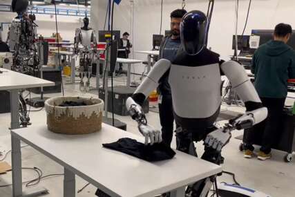 (VIDEO) MASK SE POHVALIO Teslin robot Optimus slaže veš, a u budućnosti će biti sposoban za različite zadatke