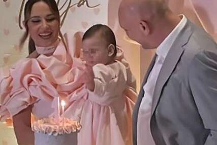 (FOTO) Predivni prvi rođendan unuke Šabana Šaulića: Ogromna torta za malu Manju, tata Mihajlo nije skidao osmijeh s lica