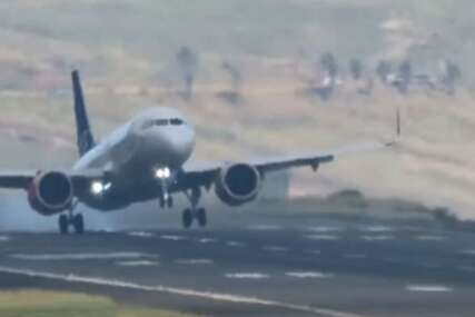 (VIDEO) DRAMATIČNO SLIJETANJE Avion sa 90 putnika udario u pistu, frcale iskre