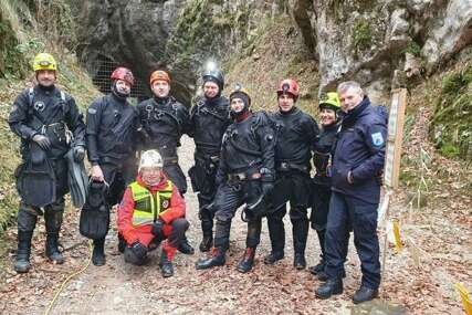 Spasioci koji su spasili porodicu iz pećine u Sloveniji