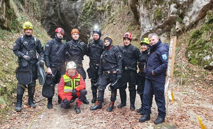 Spasioci koji su spasili porodicu iz pećine u Sloveniji