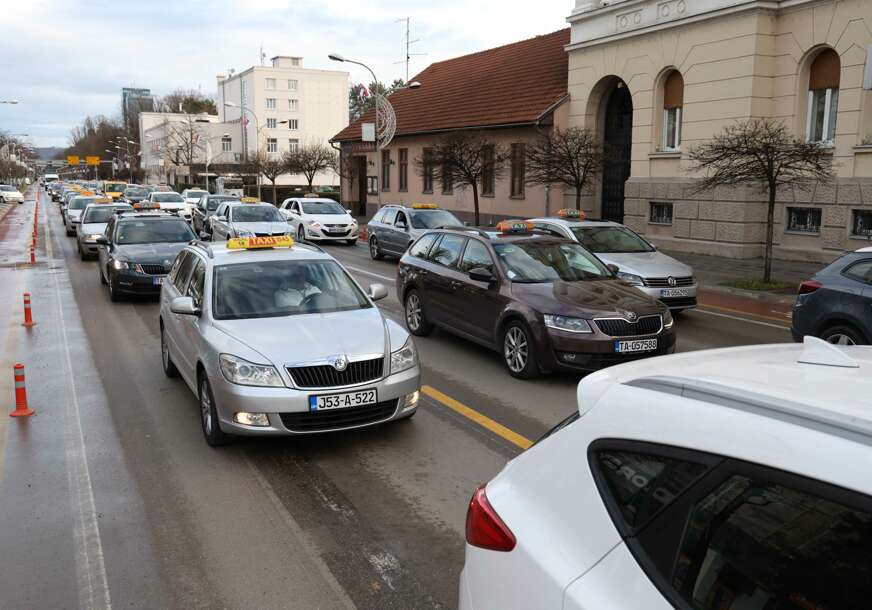 Taksisti protestuju u Banjaluci