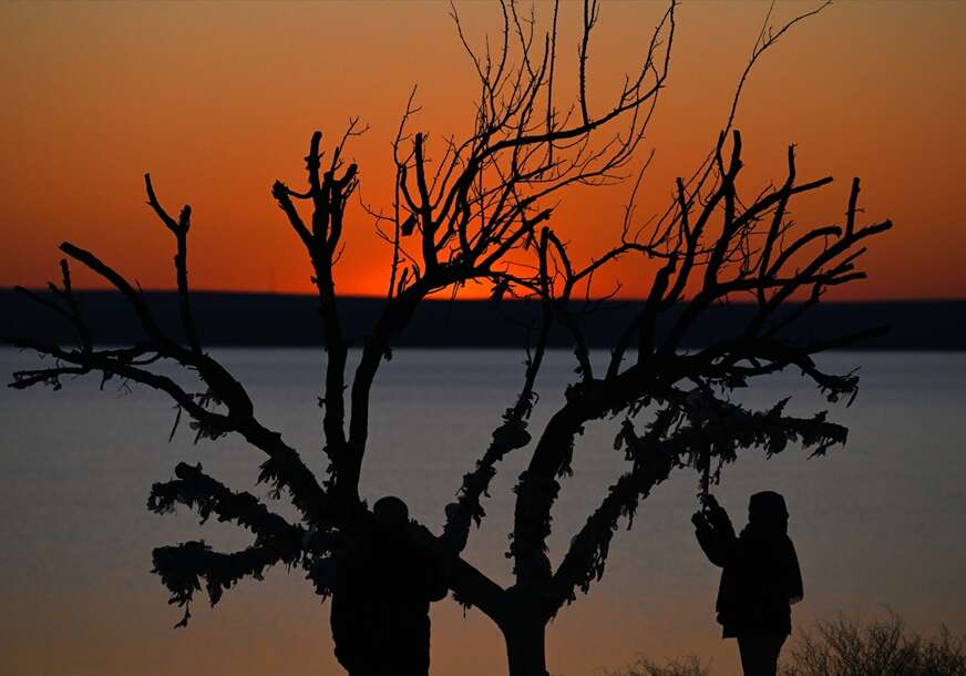 (FOTO) MOĆNE BOJE PRIRODE Prizori zalaska sunca iznad slanog jezera Tuz ostavljaju bez daha