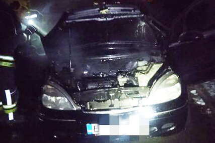 Automobil uništen: Osumnjičeni ZAPALIO vozilo, pa pobjegao