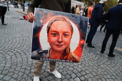 Protesti nakon ubistva djevojčice  Lole u Parizu