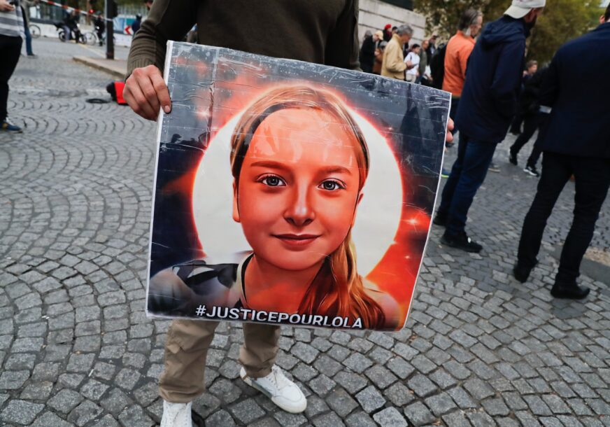 Protesti nakon ubistva djevojčice  Lole u Parizu