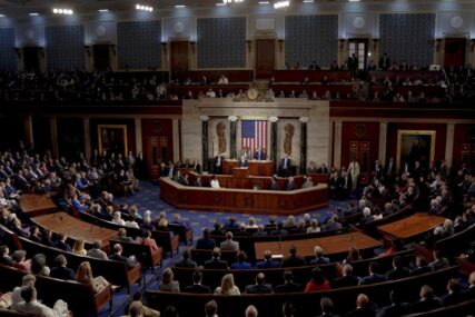 Američki senator ozbiljno zabrinut “Pljenidba ruske imovine potkopaće globalni položaj Amerike”